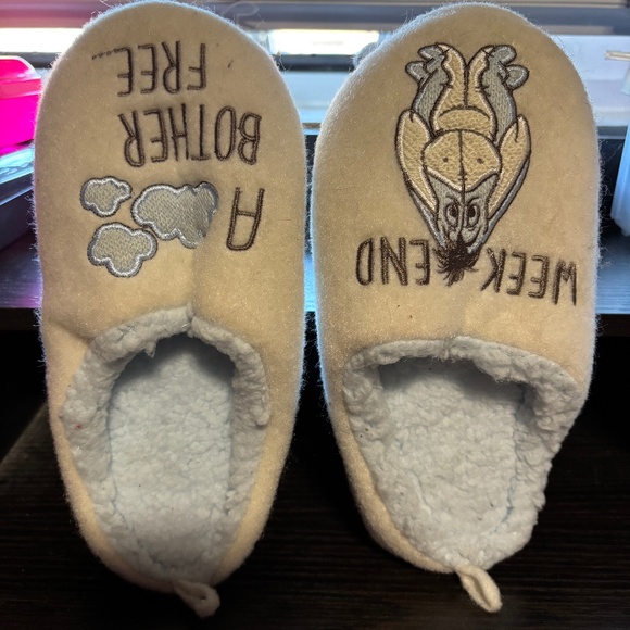 Eeyore house slippers- 5/6 - Picture 1 of 2